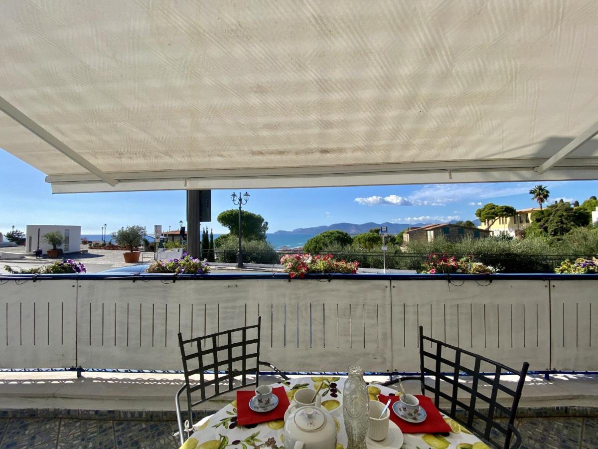 Holidaycasa Mike - Con Terrazzo Vista Mare Sperlonga Bagian luar foto