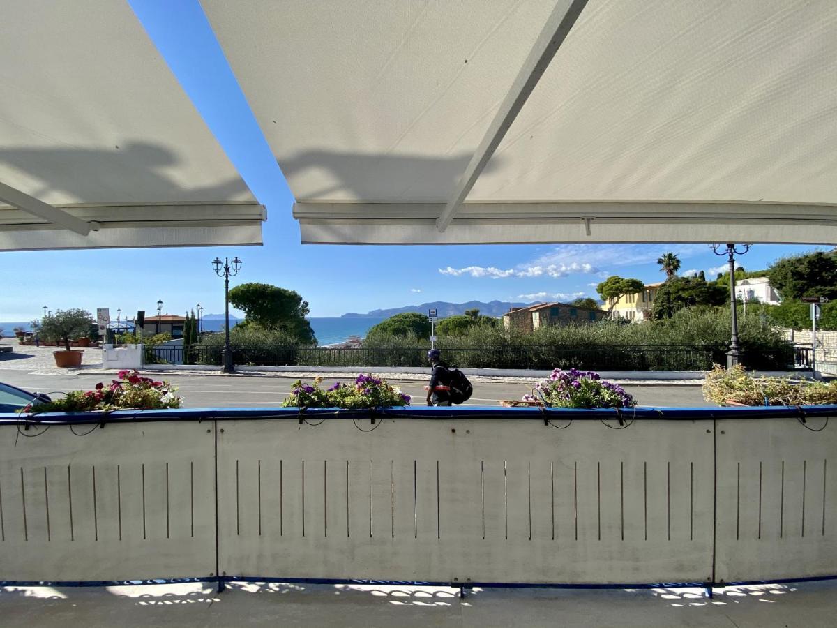 Holidaycasa Mike - Con Terrazzo Vista Mare Sperlonga Bagian luar foto
