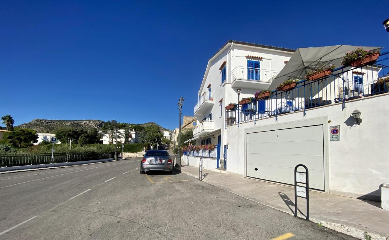 Holidaycasa Mike - Con Terrazzo Vista Mare Sperlonga Bagian luar foto