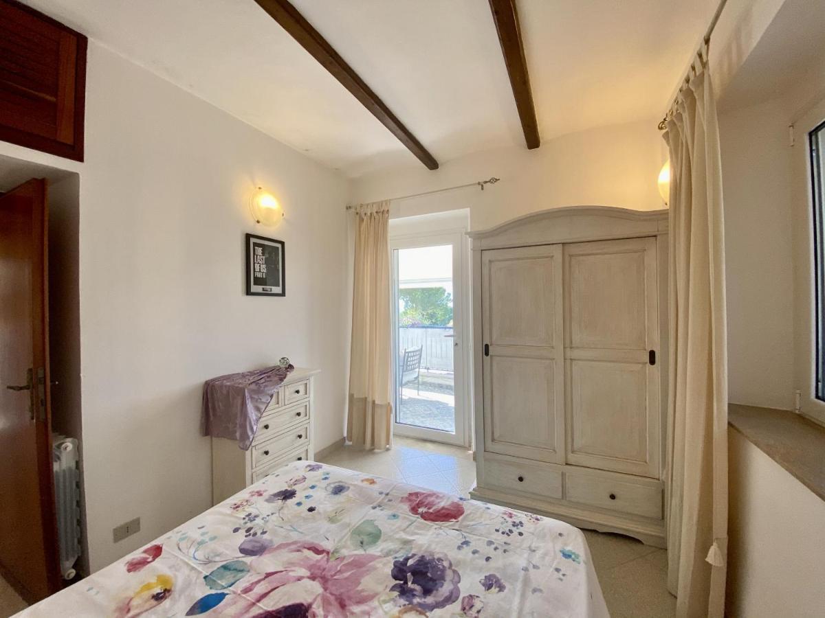 Holidaycasa Mike - Con Terrazzo Vista Mare Sperlonga Bagian luar foto
