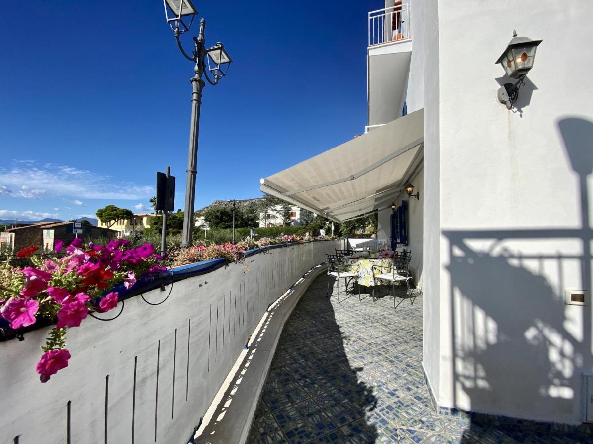 Holidaycasa Mike - Con Terrazzo Vista Mare Sperlonga Bagian luar foto