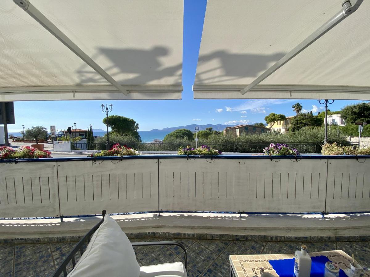 Holidaycasa Mike - Con Terrazzo Vista Mare Sperlonga Bagian luar foto