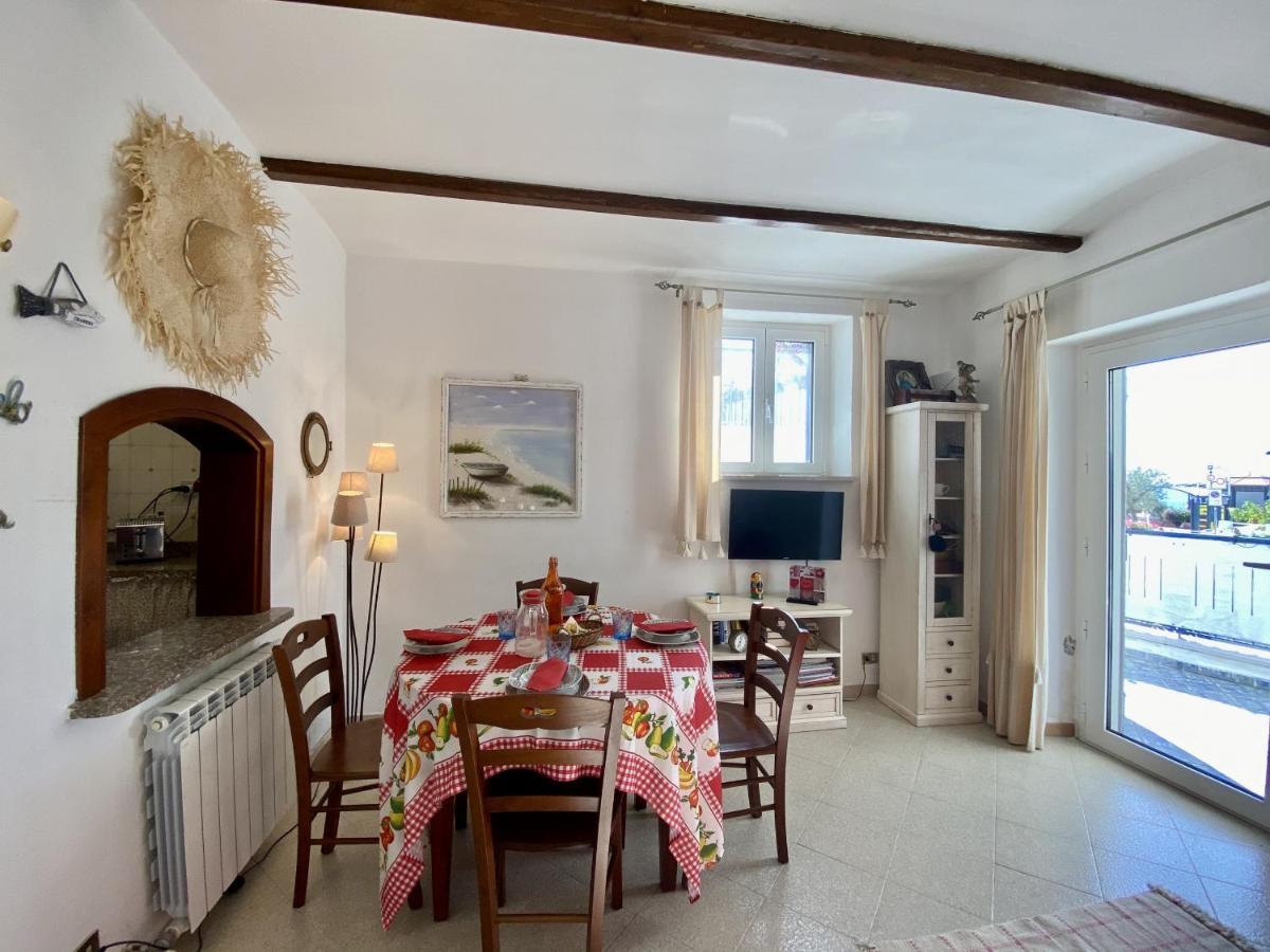 Holidaycasa Mike - Con Terrazzo Vista Mare Sperlonga Bagian luar foto