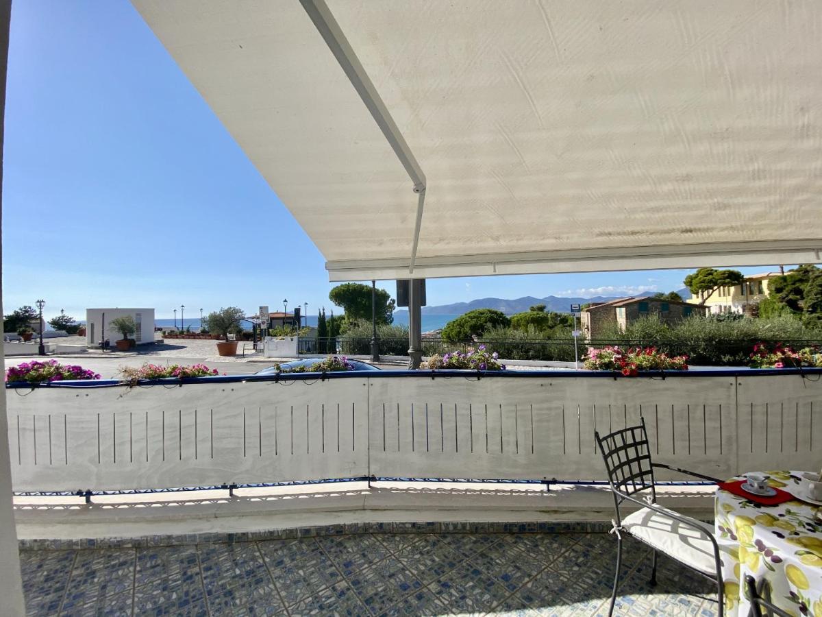 Holidaycasa Mike - Con Terrazzo Vista Mare Sperlonga Bagian luar foto
