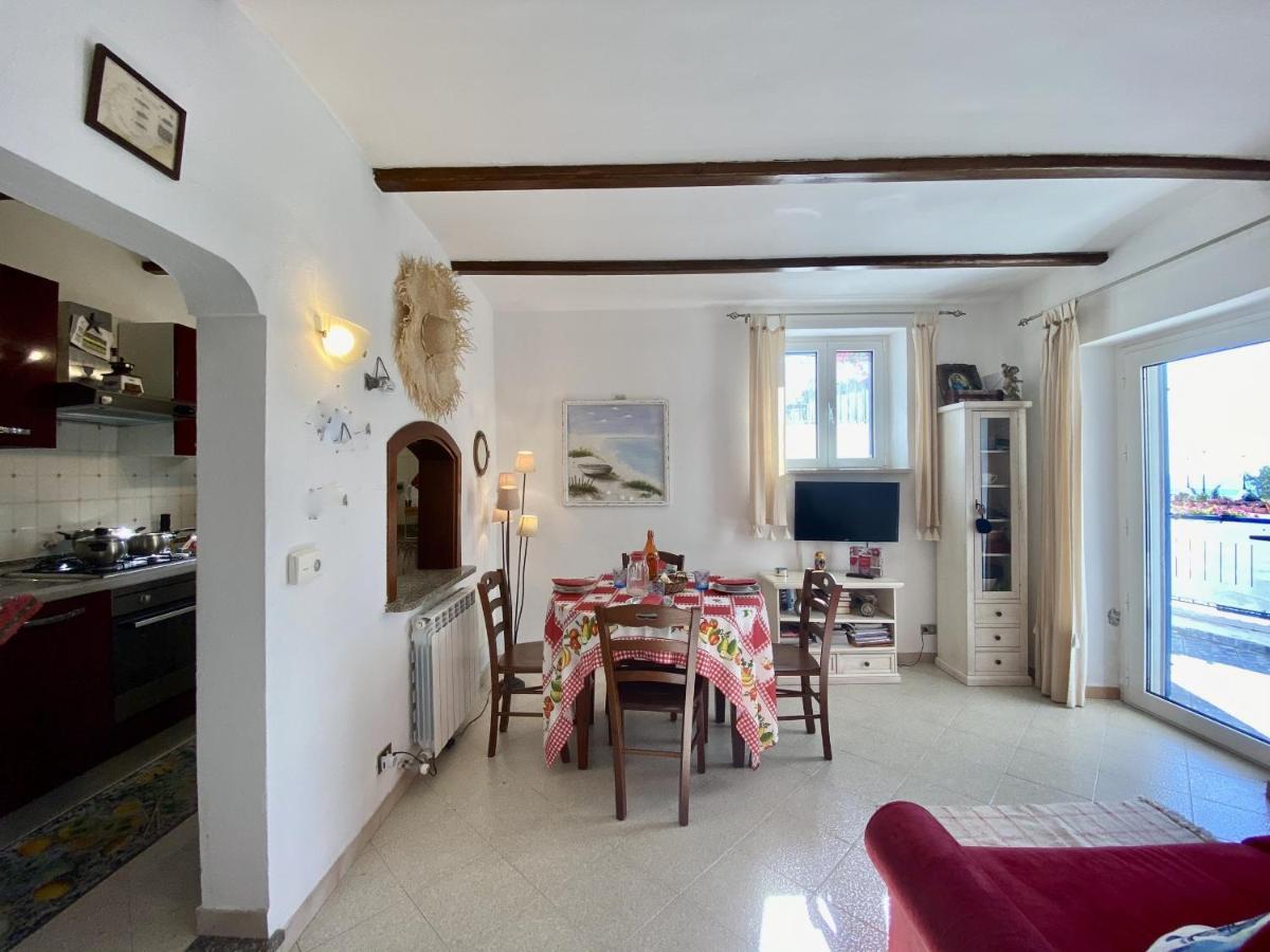 Holidaycasa Mike - Con Terrazzo Vista Mare Sperlonga Bagian luar foto