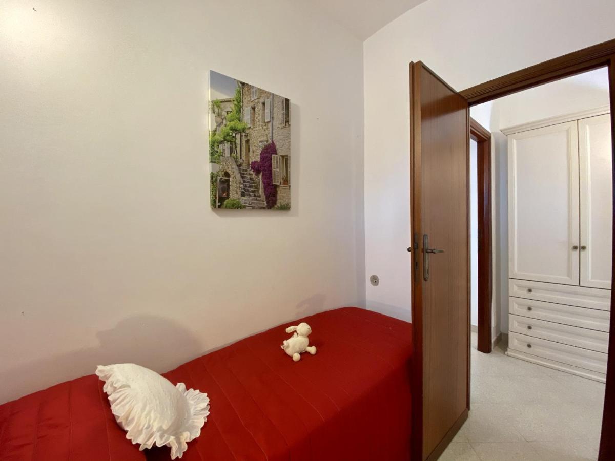 Holidaycasa Mike - Con Terrazzo Vista Mare Sperlonga Bagian luar foto