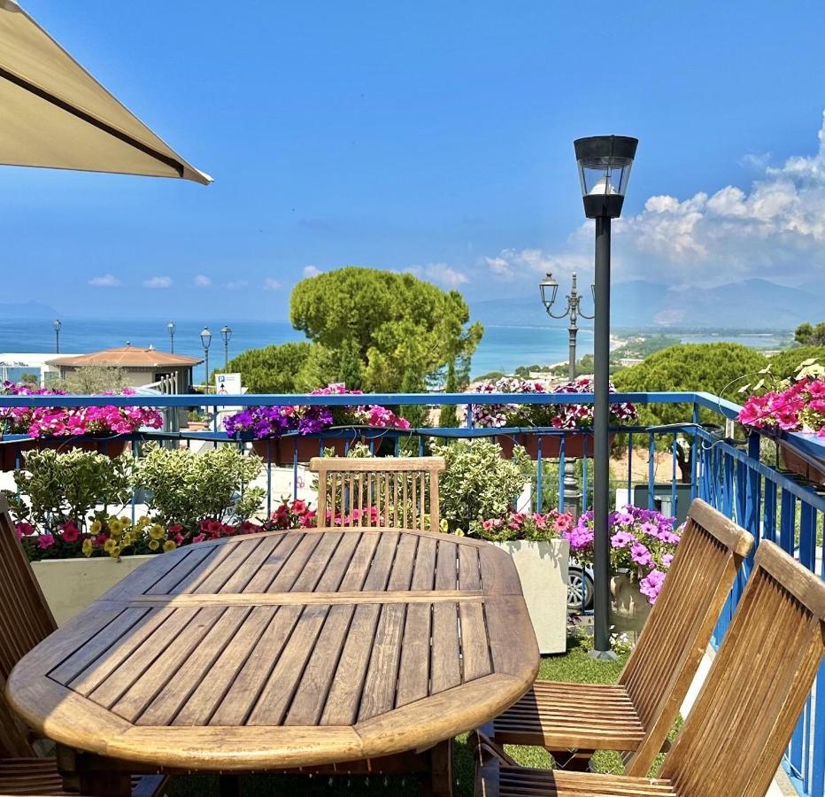 Holidaycasa Mike - Con Terrazzo Vista Mare Sperlonga Bagian luar foto